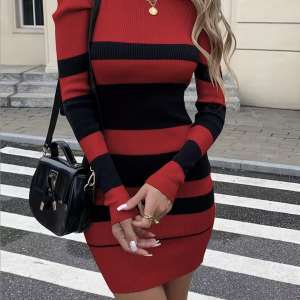 Robe pull moulante à rayures rouge & noir